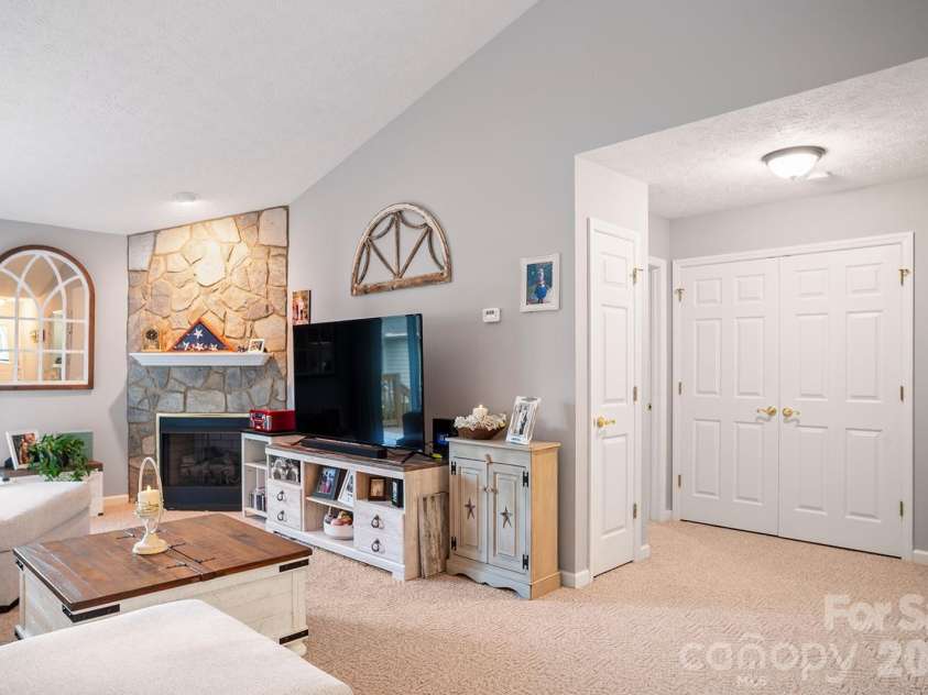 647 High Quarry Road, Hendersonville, NC 28791.  MLS# CAR4416644, YatesRealty ID 49589. 