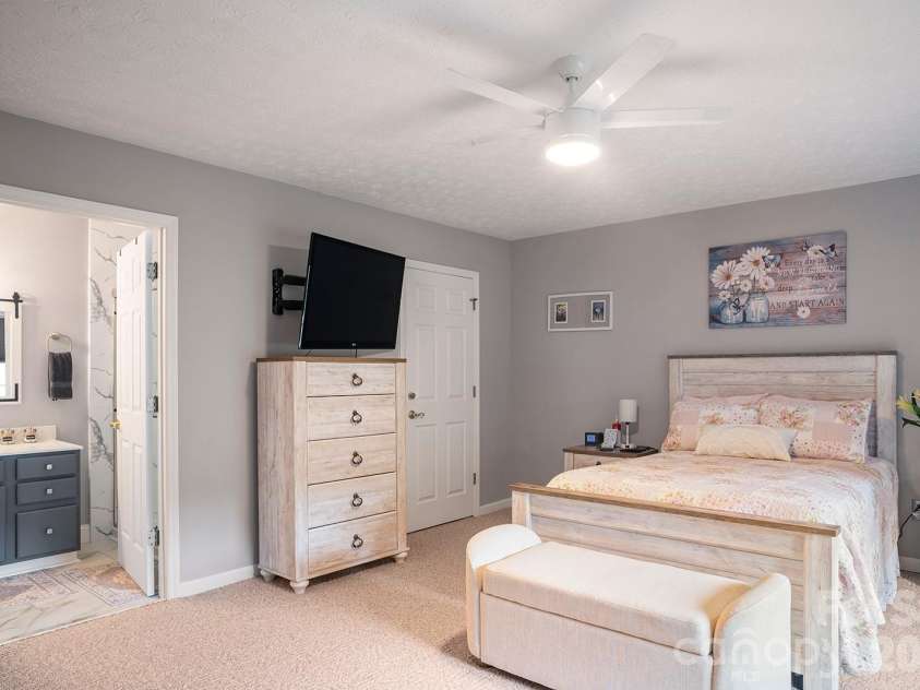 647 High Quarry Road, Hendersonville, NC 28791.  MLS# CAR4416644, YatesRealty ID 49589. 