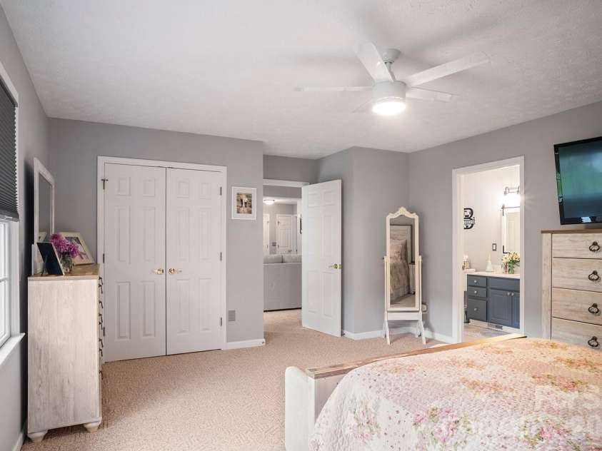 647 High Quarry Road, Hendersonville, NC 28791.  MLS# CAR4416644, YatesRealty ID 49589. 