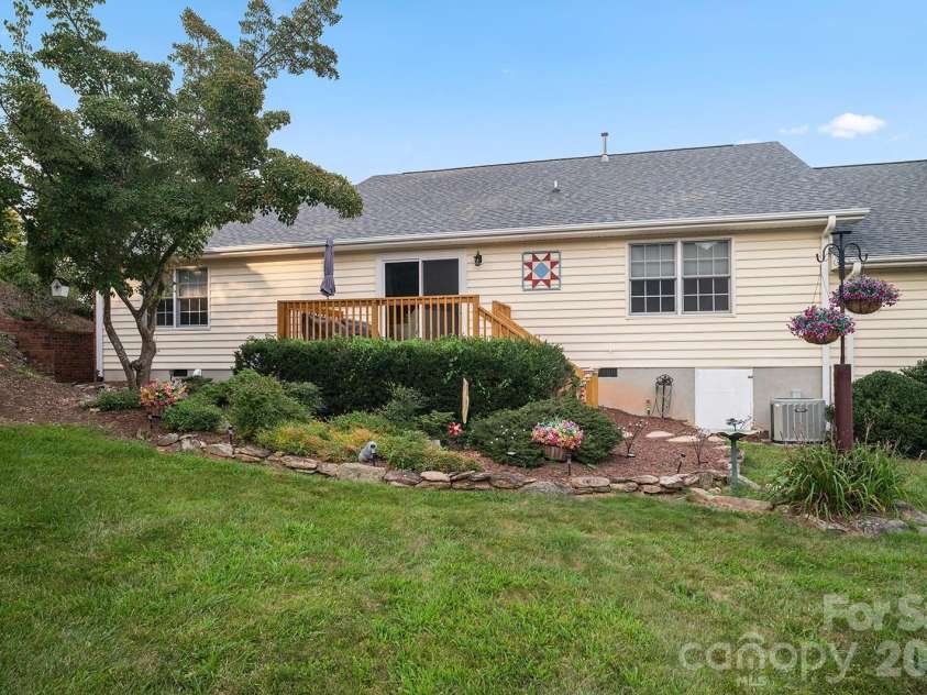 647 High Quarry Road, Hendersonville, NC 28791.  MLS# CAR4416644, YatesRealty ID 49589. 