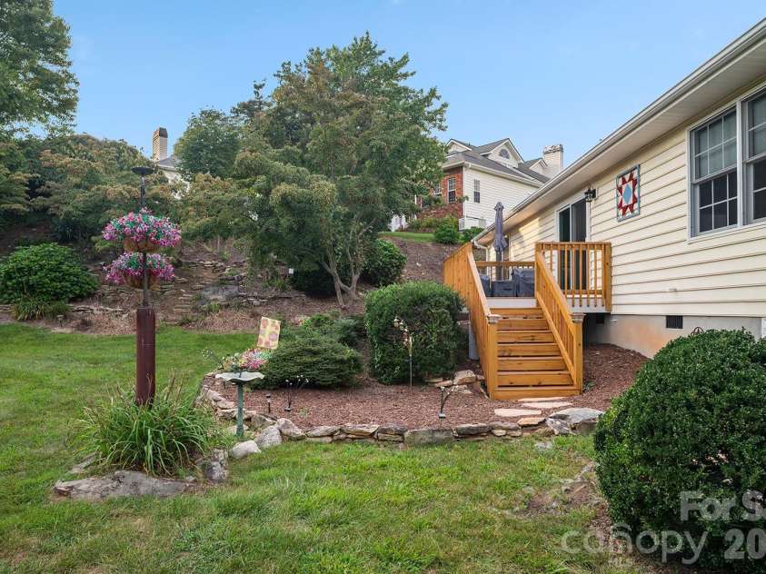 647 High Quarry Road, Hendersonville, NC 28791.  MLS# CAR4416644, YatesRealty ID 49589. 