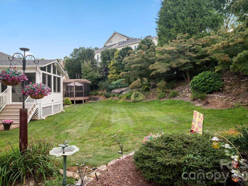 647 High Quarry Road, Hendersonville, NC 28791.  MLS# CAR4416644, YatesRealty ID 49589. 