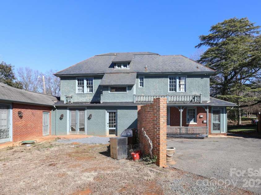 1024 Queens Road, Charlotte, NC 28207.  MLS# CAR4217292, YatesRealty ID 4959. 