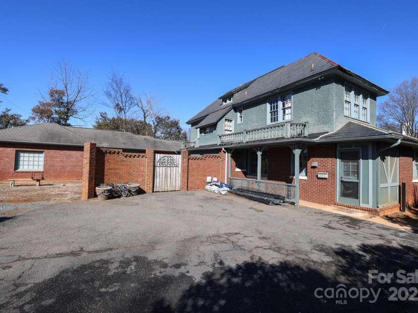 1024 Queens Road, Charlotte, NC 28207.  MLS# CAR4217292, YatesRealty ID 4959. 