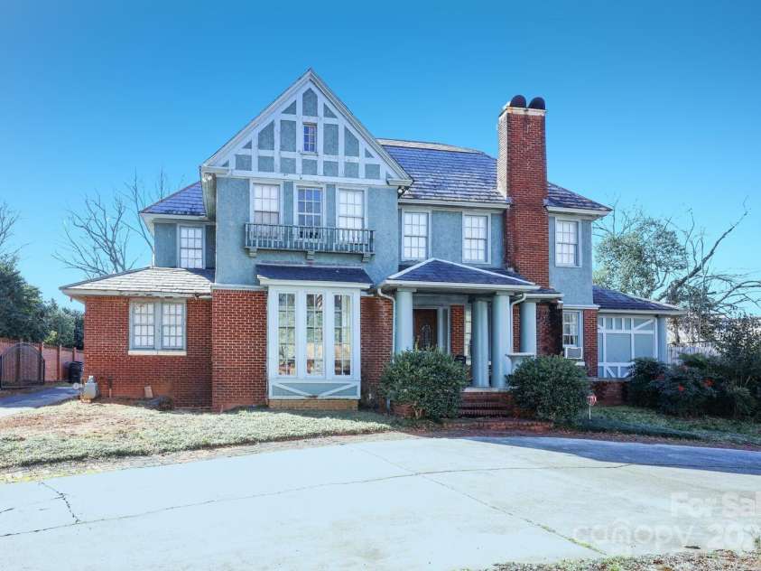 1024 Queens Road, Charlotte, NC 28207.  MLS# CAR4217292, YatesRealty ID 4959. 