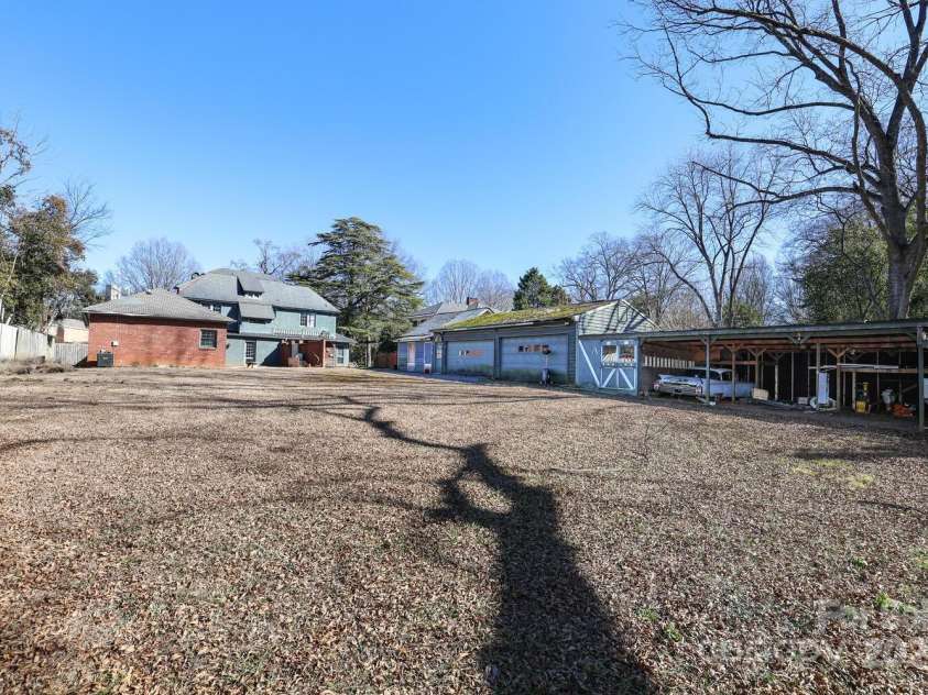 1024 Queens Road, Charlotte, NC 28207.  MLS# CAR4217292, YatesRealty ID 4959. 