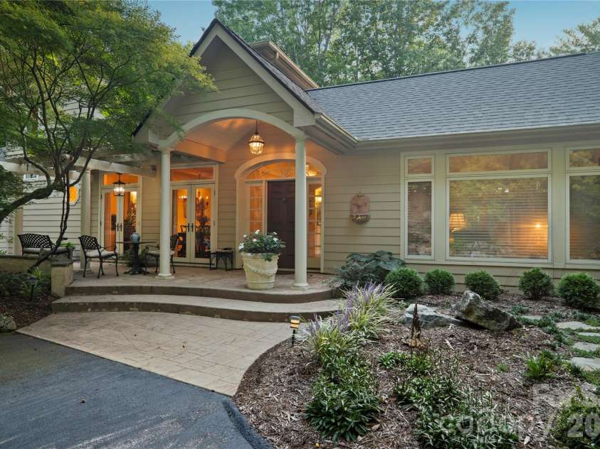 4 Citadel Lane, Hendersonville, NC 28739.  MLS# CAR4416702, YatesRealty ID 49590. 
