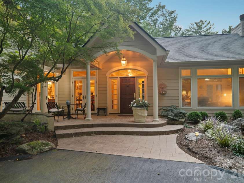4 Citadel Lane, Hendersonville, NC 28739.  MLS# CAR4416702, YatesRealty ID 49590. 