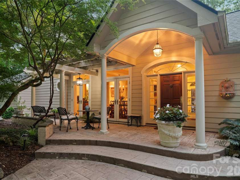 4 Citadel Lane, Hendersonville, NC 28739.  MLS# CAR4416702, YatesRealty ID 49590. 