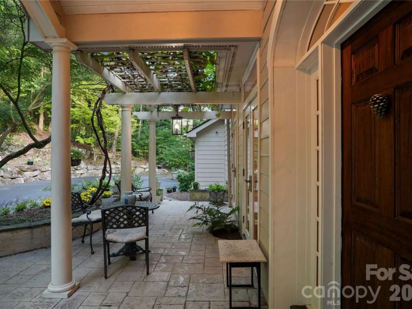 4 Citadel Lane, Hendersonville, NC 28739.  MLS# CAR4416702, YatesRealty ID 49590. 