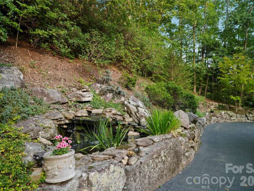 4 Citadel Lane, Hendersonville, NC 28739.  MLS# CAR4416702, YatesRealty ID 49590. 
