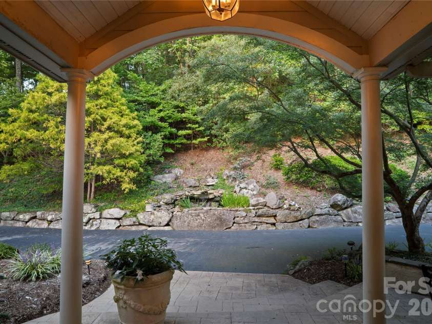 4 Citadel Lane, Hendersonville, NC 28739.  MLS# CAR4416702, YatesRealty ID 49590. 
