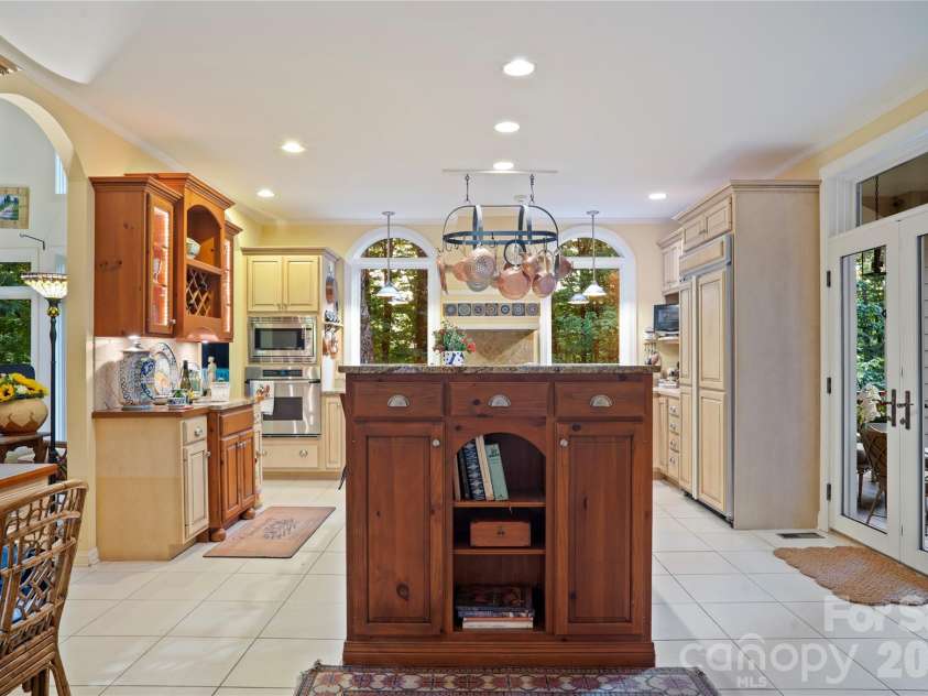 4 Citadel Lane, Hendersonville, NC 28739.  MLS# CAR4416702, YatesRealty ID 49590. 
