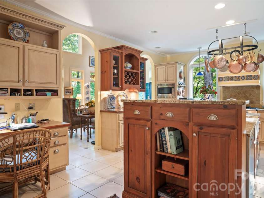 4 Citadel Lane, Hendersonville, NC 28739.  MLS# CAR4416702, YatesRealty ID 49590. 