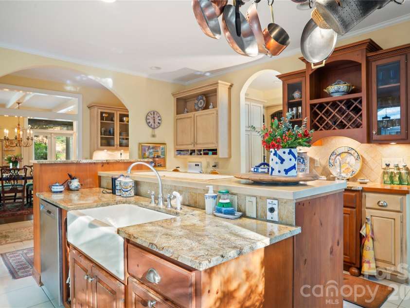 4 Citadel Lane, Hendersonville, NC 28739.  MLS# CAR4416702, YatesRealty ID 49590. 