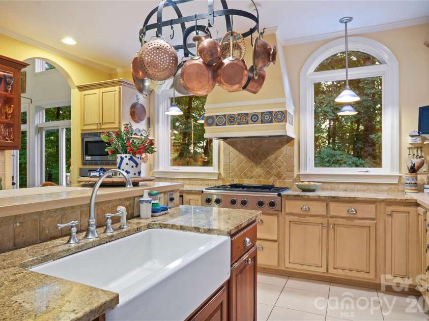 4 Citadel Lane, Hendersonville, NC 28739.  MLS# CAR4416702, YatesRealty ID 49590. 