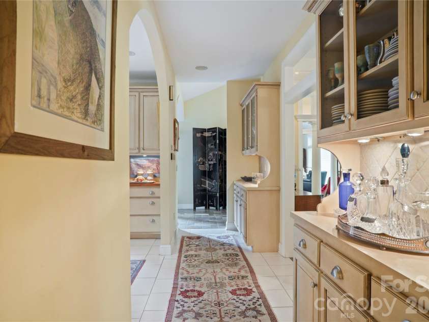 4 Citadel Lane, Hendersonville, NC 28739.  MLS# CAR4416702, YatesRealty ID 49590. 