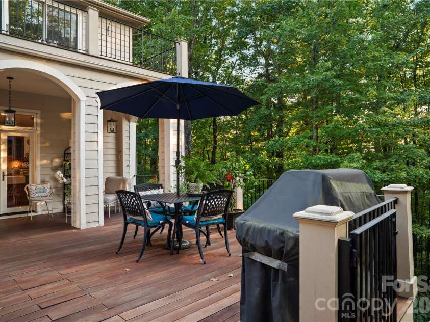 4 Citadel Lane, Hendersonville, NC 28739.  MLS# CAR4416702, YatesRealty ID 49590. 