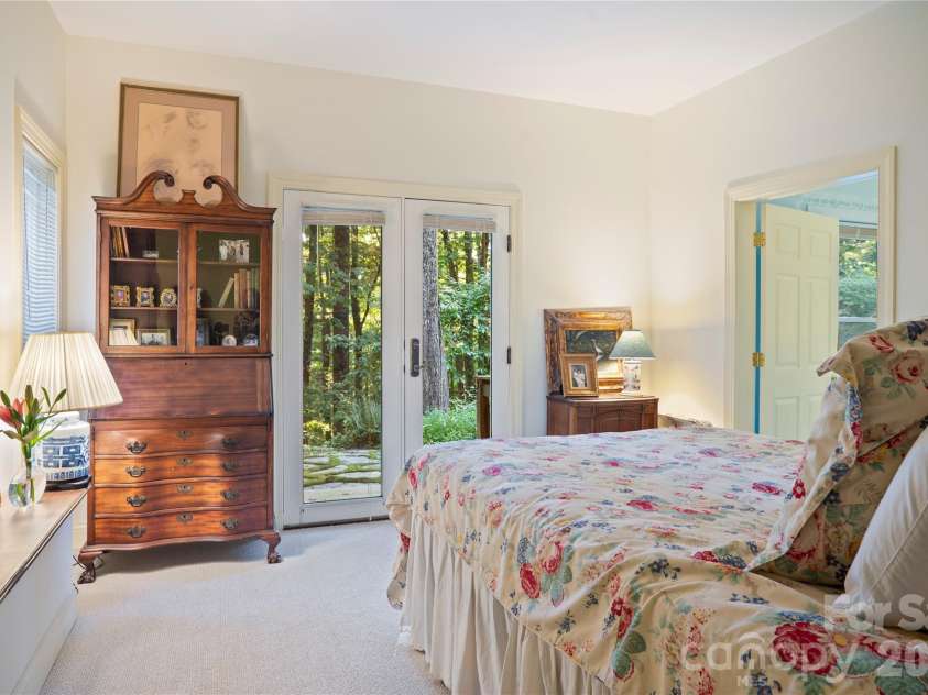 4 Citadel Lane, Hendersonville, NC 28739.  MLS# CAR4416702, YatesRealty ID 49590. 