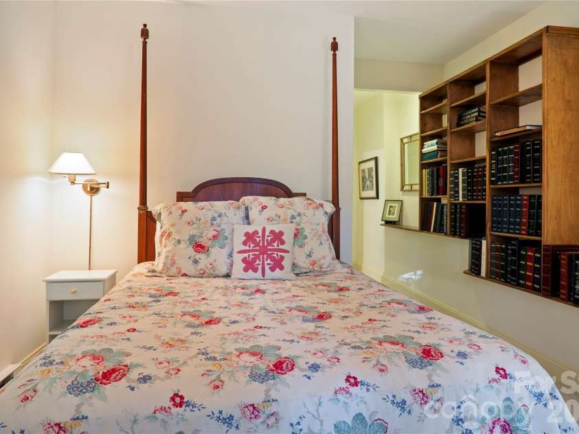 4 Citadel Lane, Hendersonville, NC 28739.  MLS# CAR4416702, YatesRealty ID 49590. 