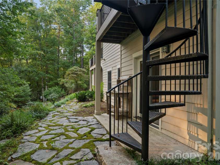 4 Citadel Lane, Hendersonville, NC 28739.  MLS# CAR4416702, YatesRealty ID 49590. 