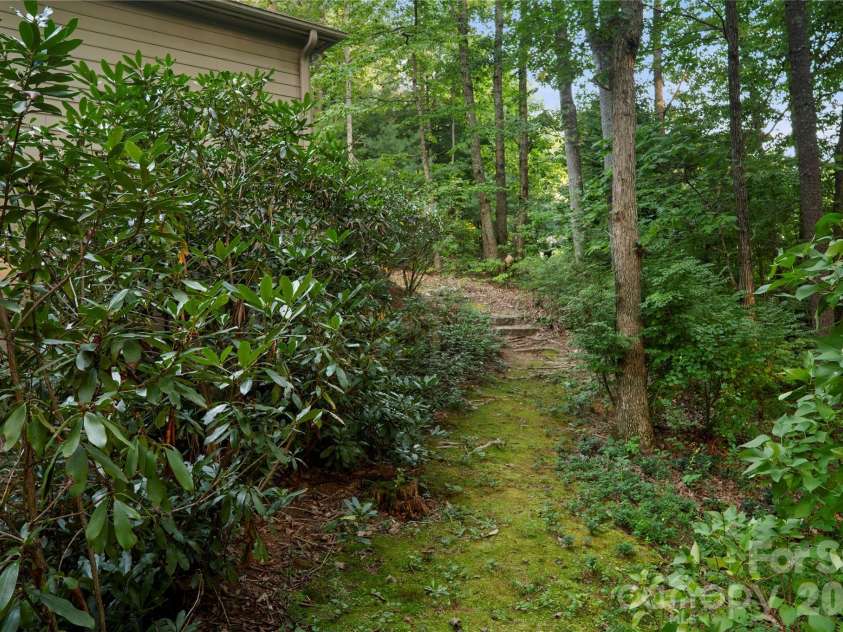 4 Citadel Lane, Hendersonville, NC 28739.  MLS# CAR4416702, YatesRealty ID 49590. 
