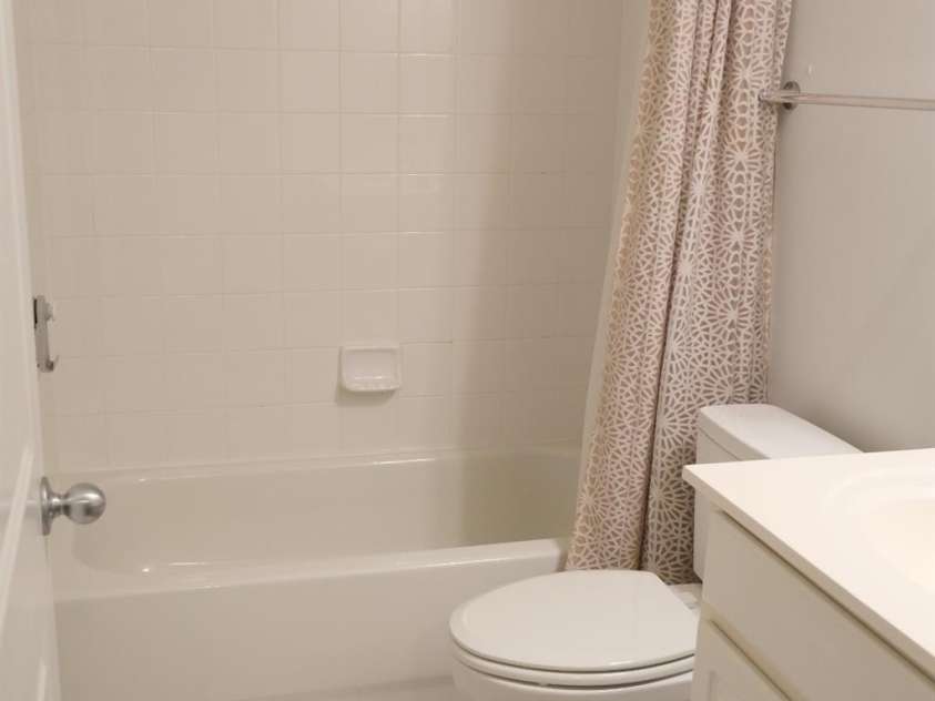 930 Gracie Way, Charlotte, NC 28204.  MLS# CAR4405829, YatesRealty ID 49591. Guest Bath
