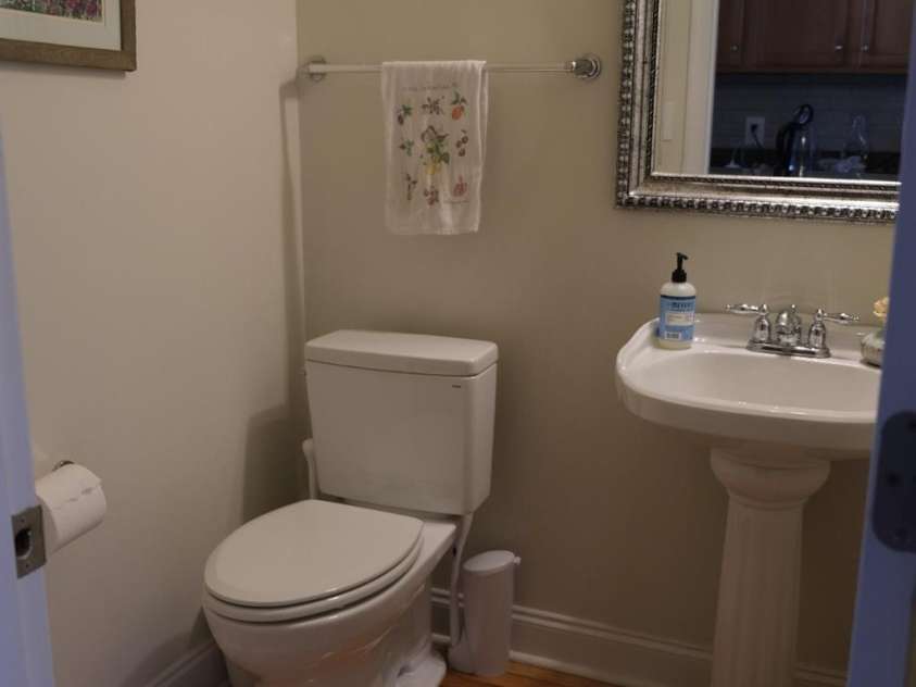 930 Gracie Way, Charlotte, NC 28204.  MLS# CAR4405829, YatesRealty ID 49591. Half Bath