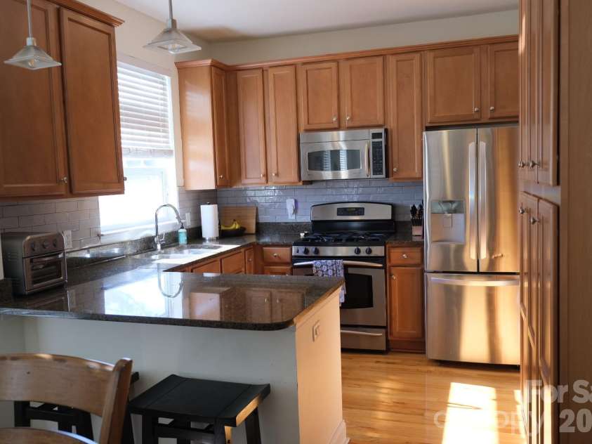 930 Gracie Way, Charlotte, NC 28204.  MLS# CAR4405829, YatesRealty ID 49591. Ktichen
