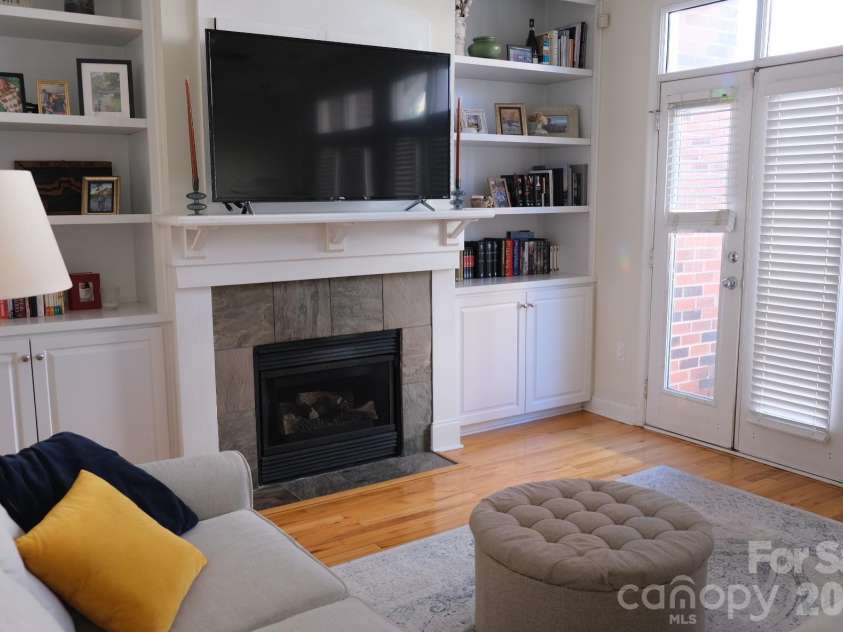 930 Gracie Way, Charlotte, NC 28204.  MLS# CAR4405829, YatesRealty ID 49591. Living Room