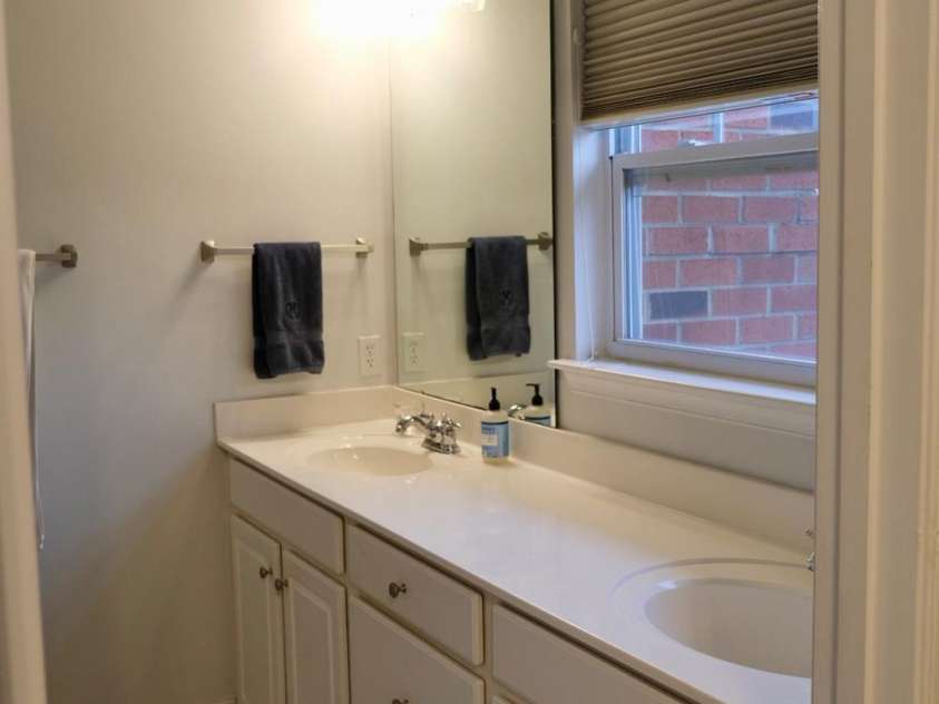 930 Gracie Way, Charlotte, NC 28204.  MLS# CAR4405829, YatesRealty ID 49591. Primary Bath