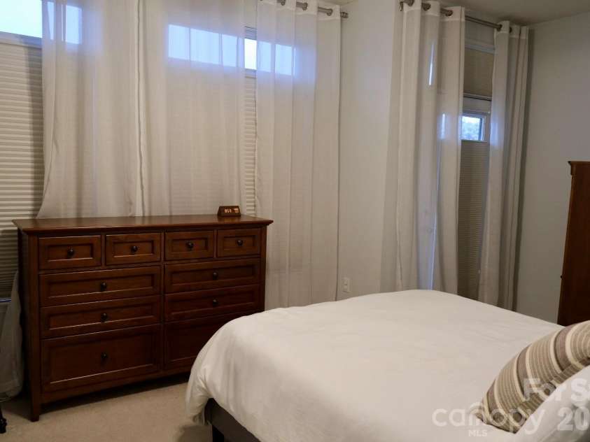 930 Gracie Way, Charlotte, NC 28204.  MLS# CAR4405829, YatesRealty ID 49591. Primary Bedroom