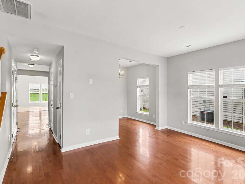 4960 Sunburst Lane, Charlotte, NC 28213.  MLS# CAR4419338, YatesRealty ID 49592. Front door entry