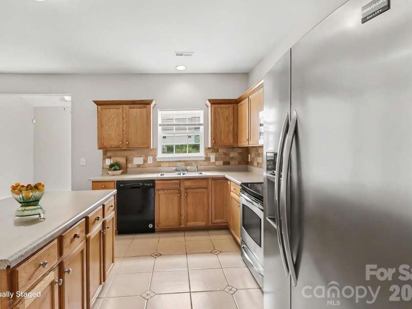 4960 Sunburst Lane, Charlotte, NC 28213.  MLS# CAR4419338, YatesRealty ID 49592. Kitchen