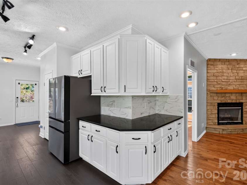 6 Enochs Way, Fletcher, NC 28732.  MLS# CAR4422708, YatesRealty ID 49593. Modern kitchen, open floor plan