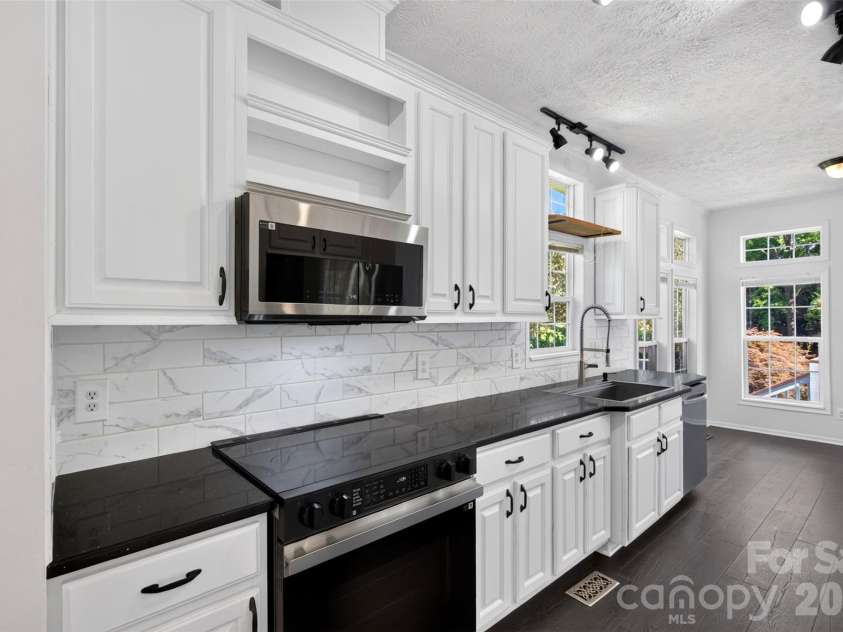 6 Enochs Way, Fletcher, NC 28732.  MLS# CAR4422708, YatesRealty ID 49593. Modern kitchen with newer appliances