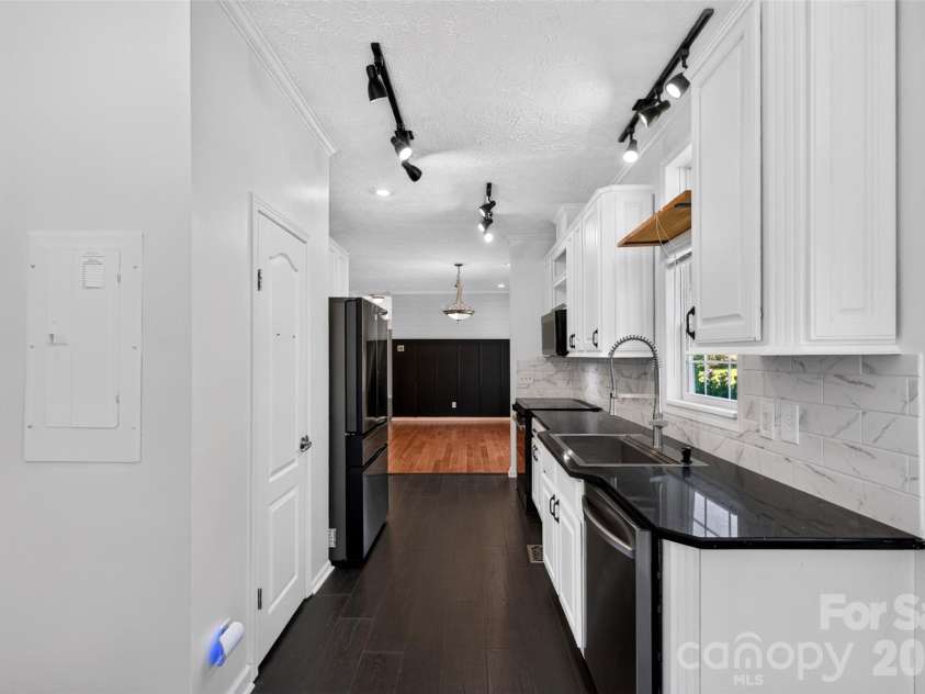 6 Enochs Way, Fletcher, NC 28732.  MLS# CAR4422708, YatesRealty ID 49593. Modern kitchen with newer appliances