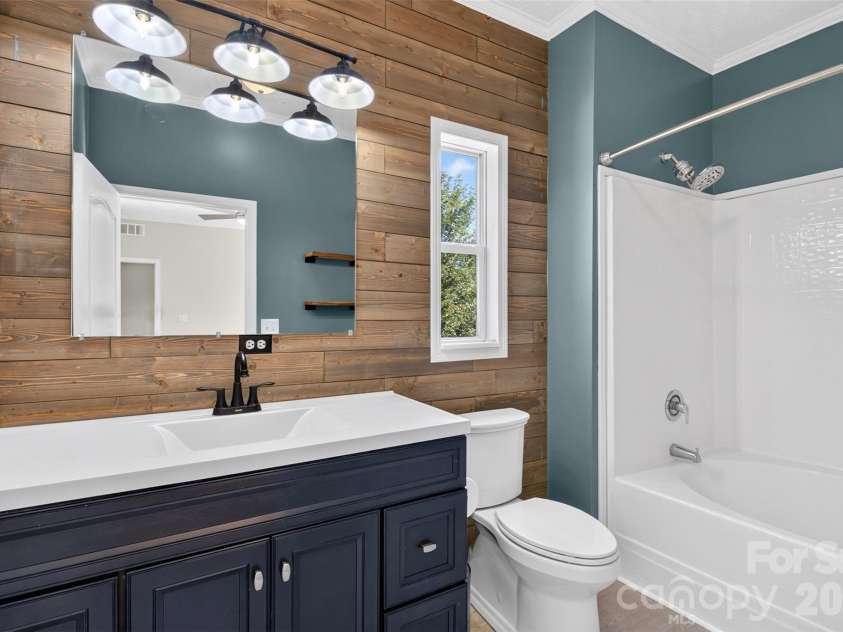 6 Enochs Way, Fletcher, NC 28732.  MLS# CAR4422708, YatesRealty ID 49593. Primary bath