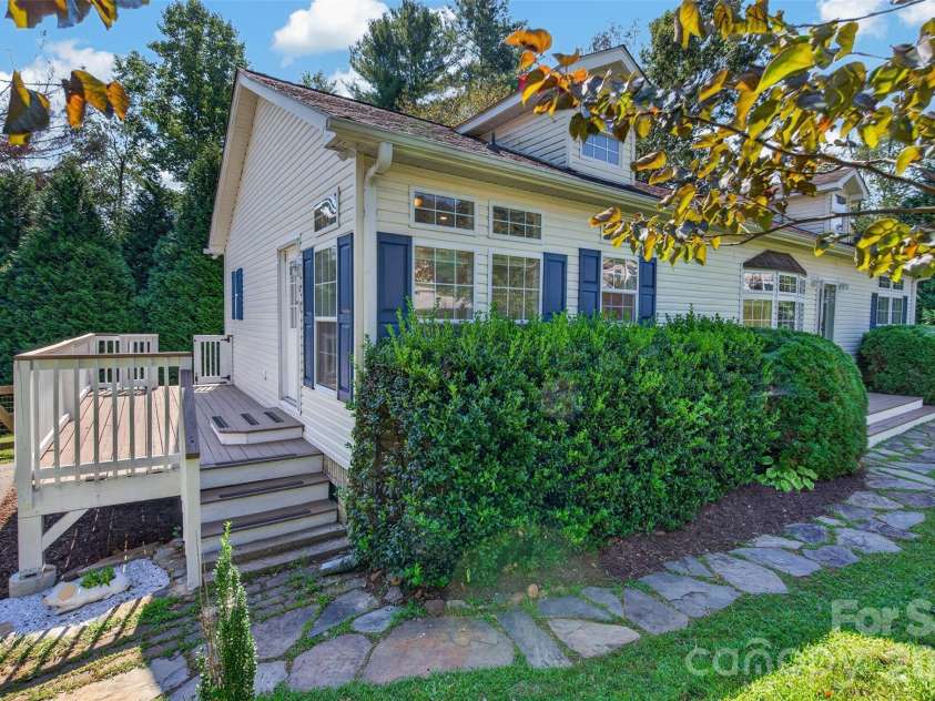 6 Enochs Way, Fletcher, NC 28732.  MLS# CAR4422708, YatesRealty ID 49593. Welcome home!
