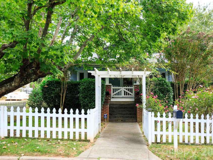 54 Belmont Avenue, Asheville, NC 28806.  MLS# CAR4420958, YatesRealty ID 49597. 