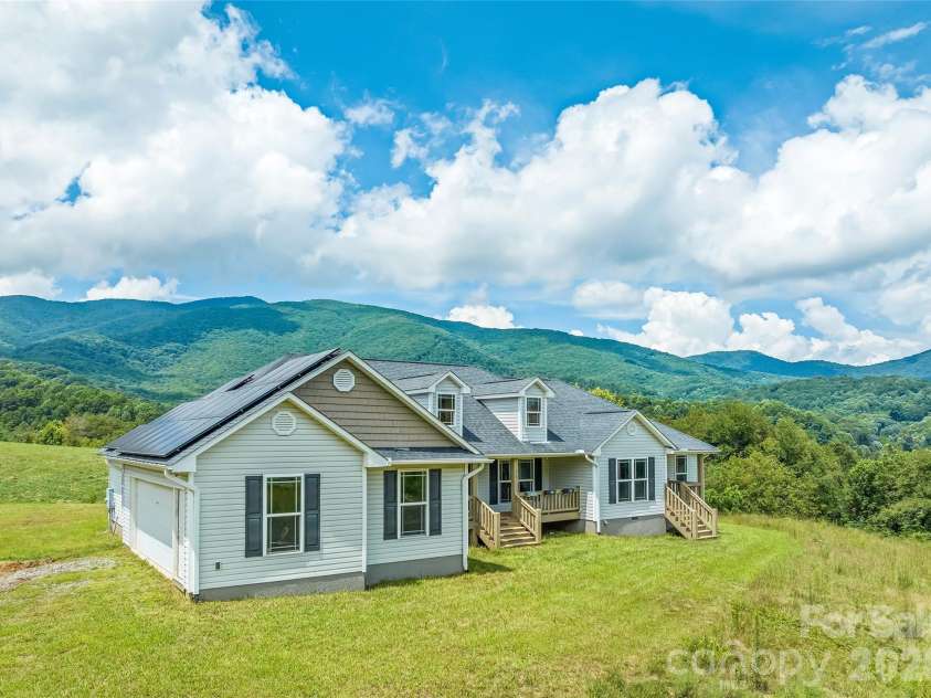 232 Applehill Drive, Waynesville, NC 28786.  MLS# CAR4385199, YatesRealty ID 49598. 
