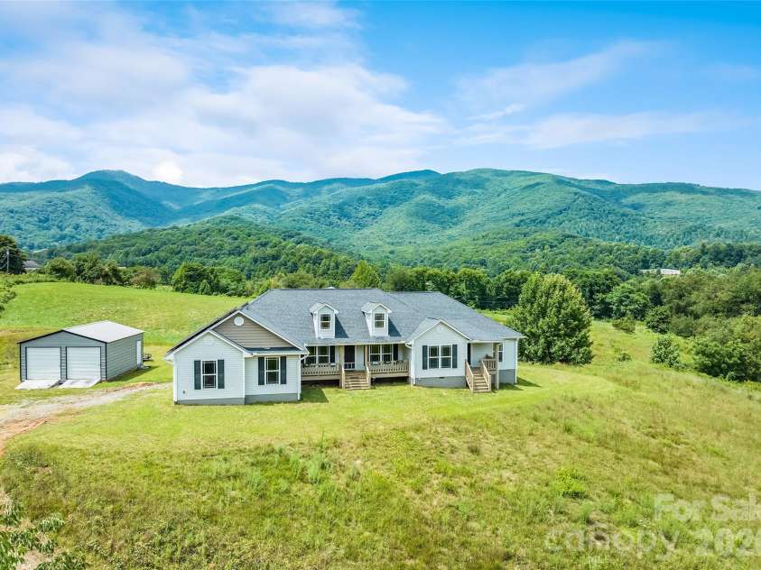 232 Applehill Drive, Waynesville, NC 28786.  MLS# CAR4385199, YatesRealty ID 49598. 