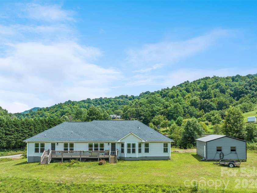 232 Applehill Drive, Waynesville, NC 28786.  MLS# CAR4385199, YatesRealty ID 49598. 