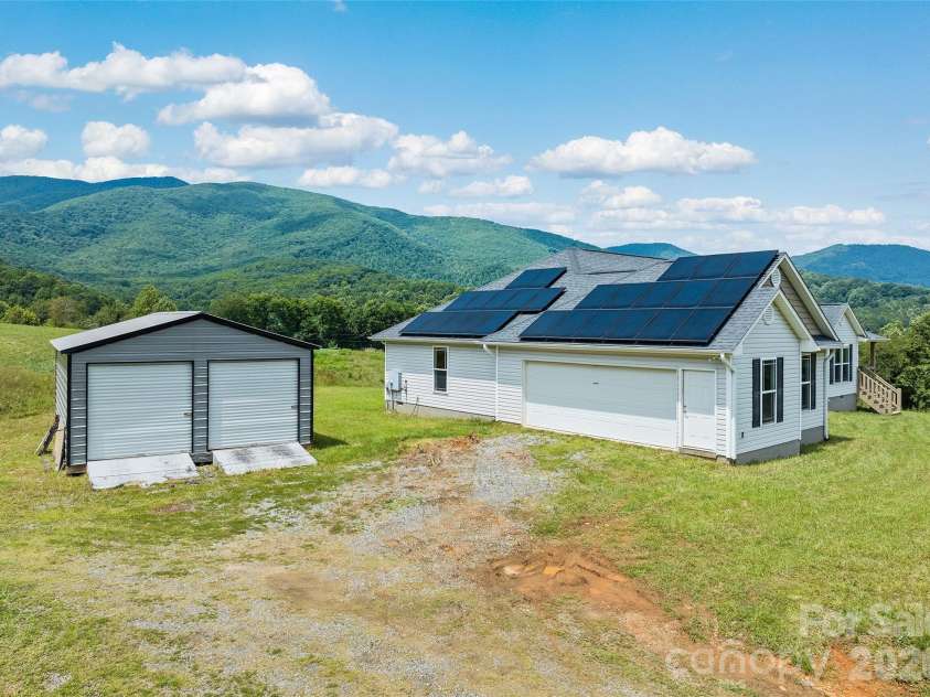 232 Applehill Drive, Waynesville, NC 28786.  MLS# CAR4385199, YatesRealty ID 49598. 