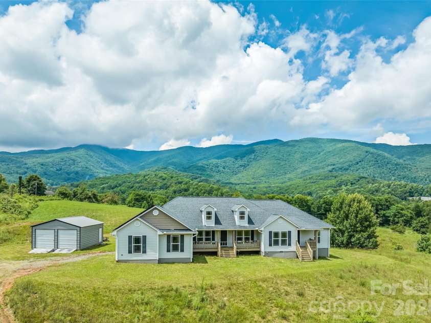 232 Applehill Drive, Waynesville, NC 28786.  MLS# CAR4385199, YatesRealty ID 49598. 