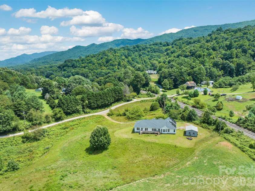 232 Applehill Drive, Waynesville, NC 28786.  MLS# CAR4385199, YatesRealty ID 49598. 