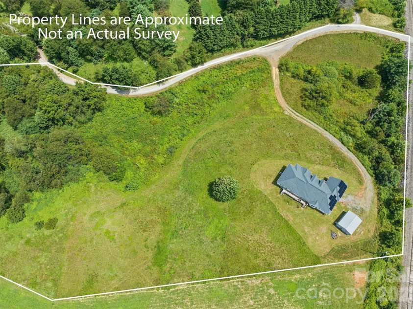 232 Applehill Drive, Waynesville, NC 28786.  MLS# CAR4385199, YatesRealty ID 49598. 