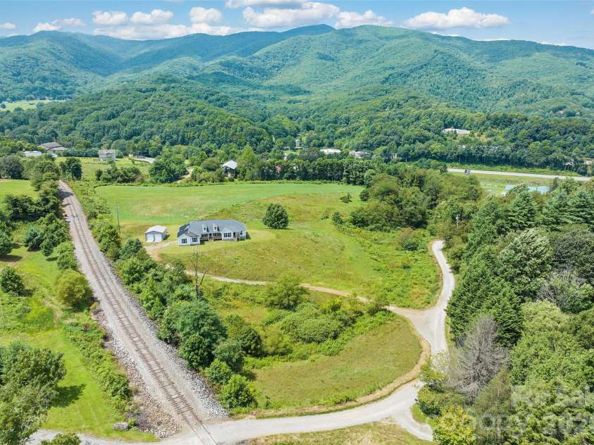 232 Applehill Drive, Waynesville, NC 28786.  MLS# CAR4385199, YatesRealty ID 49598. 