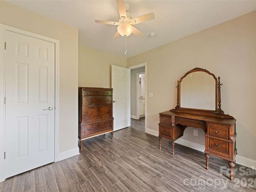 232 Applehill Drive, Waynesville, NC 28786.  MLS# CAR4385199, YatesRealty ID 49598. 