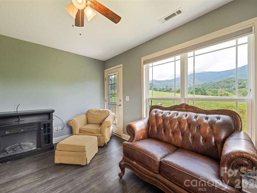 232 Applehill Drive, Waynesville, NC 28786.  MLS# CAR4385199, YatesRealty ID 49598. 
